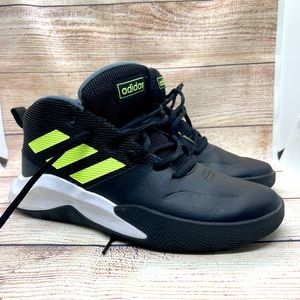 adidas basketball 🏀 sneakers size 5 US